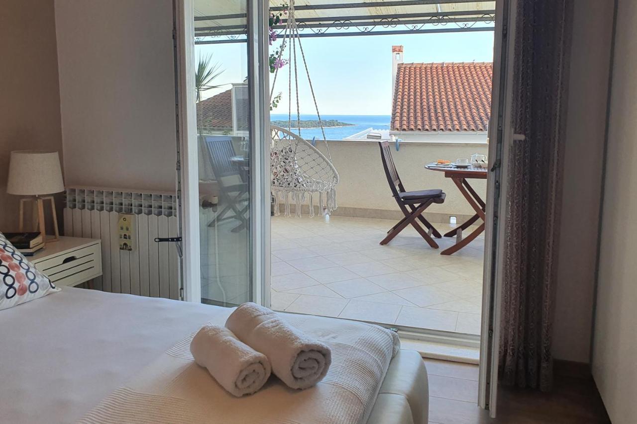 חוואר Apartments Roso - Zf Hvar מראה חיצוני תמונה