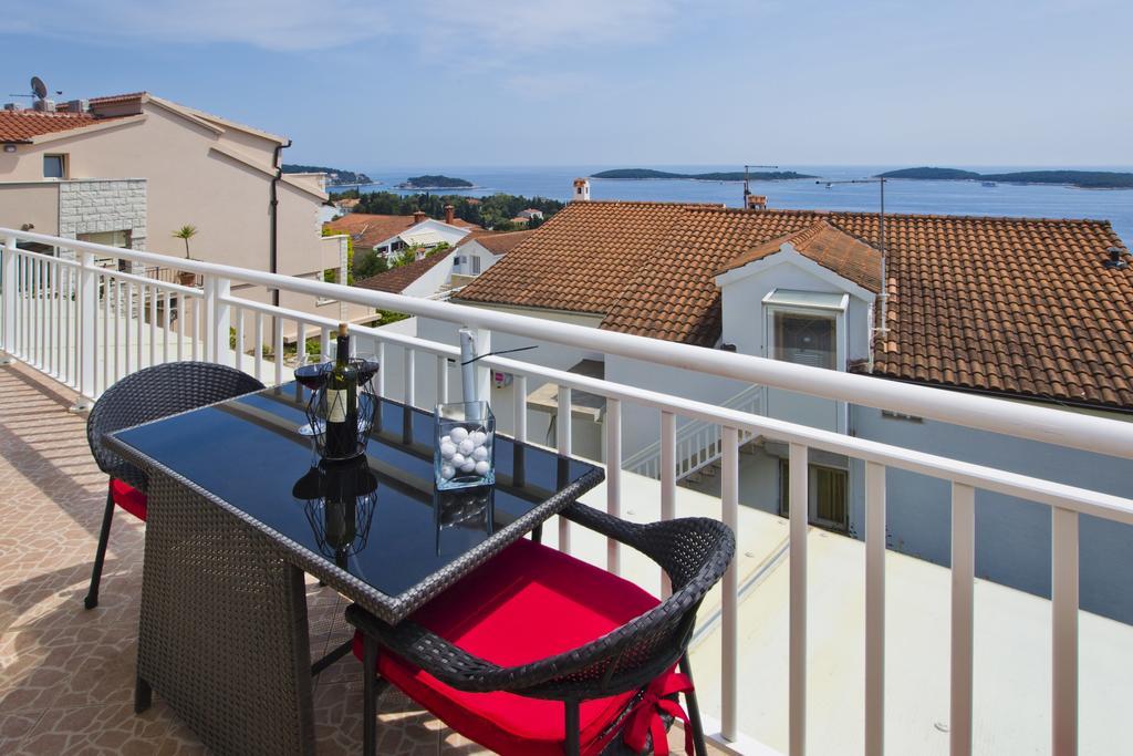 חוואר Apartments Roso - Zf Hvar מראה חיצוני תמונה