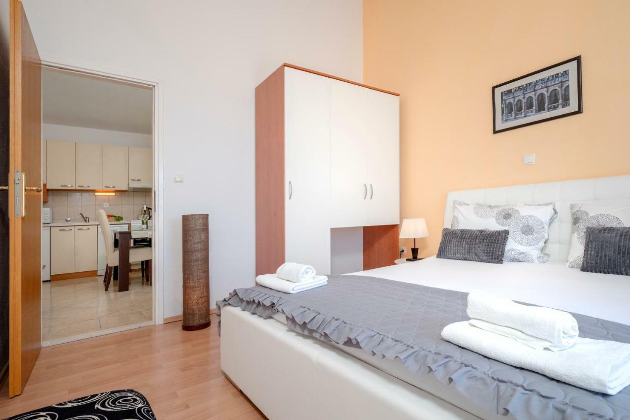 חוואר Apartments Roso - Zf Hvar מראה חיצוני תמונה