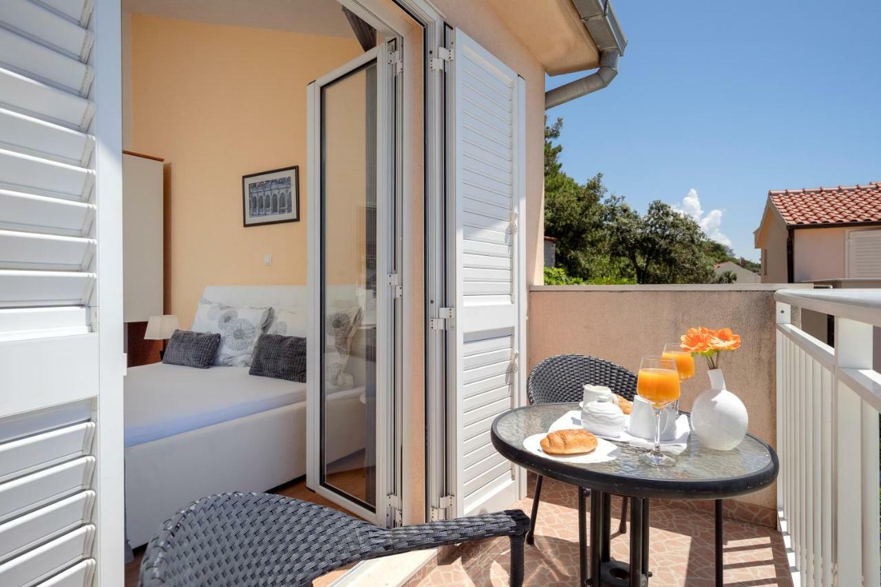 חוואר Apartments Roso - Zf Hvar מראה חיצוני תמונה