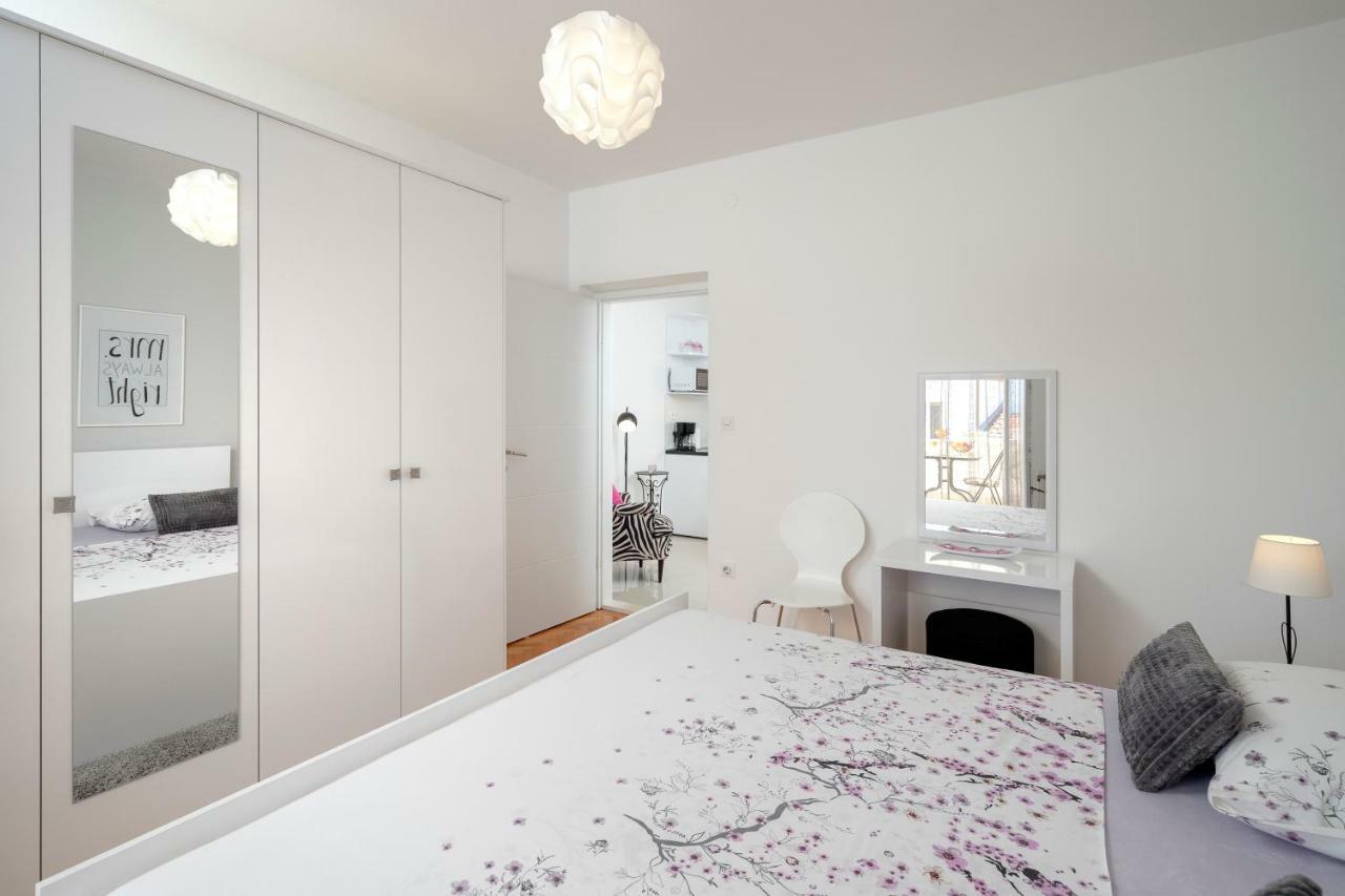 חוואר Apartments Roso - Zf Hvar מראה חיצוני תמונה