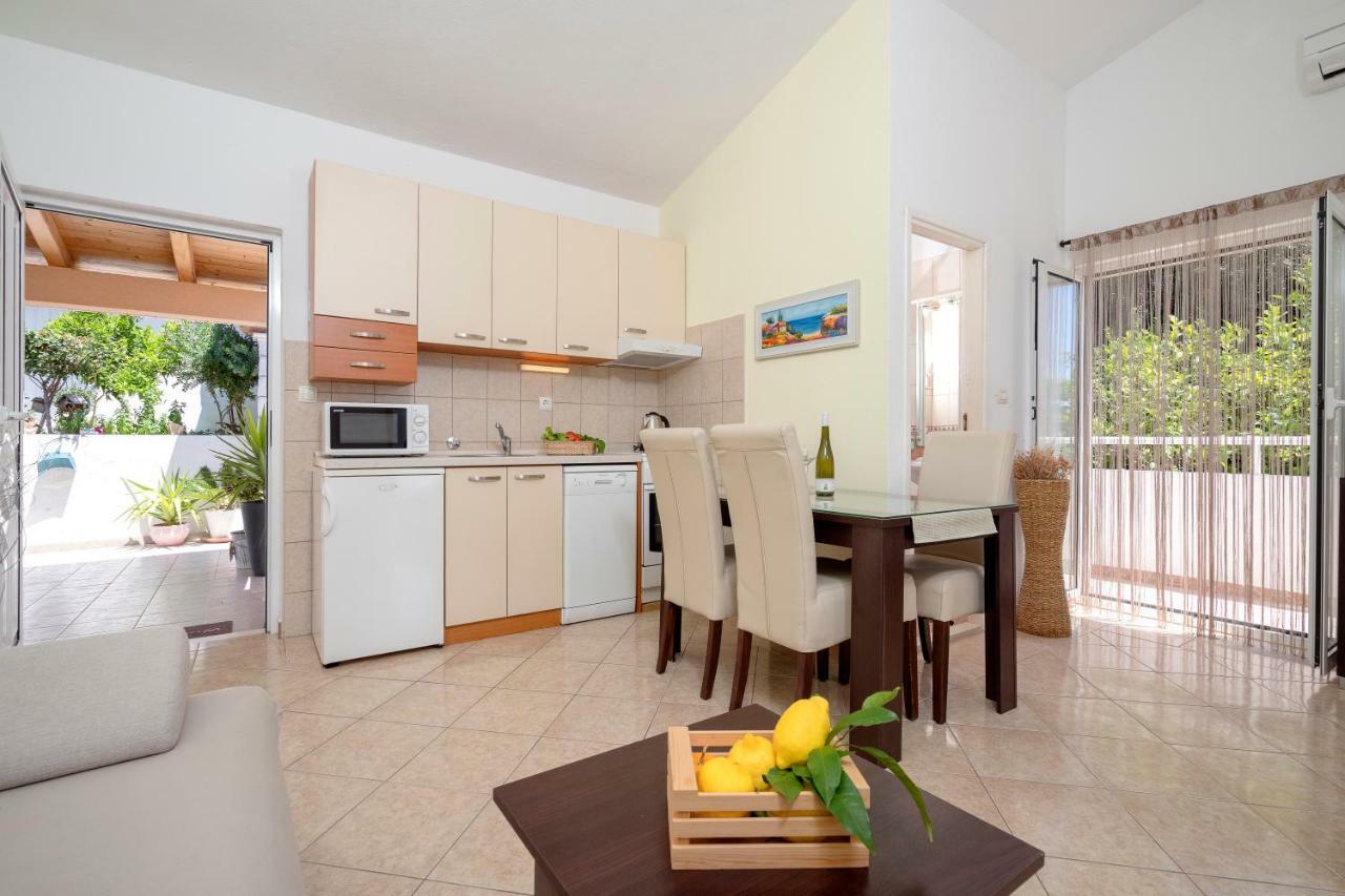 חוואר Apartments Roso - Zf Hvar מראה חיצוני תמונה